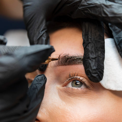 tatouage maquillage permanant sourcil femme